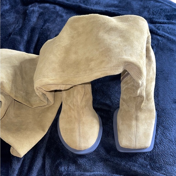 Jacquemus Les Bottes Carré Ronds boots in Khaki - Picture 8 of 14